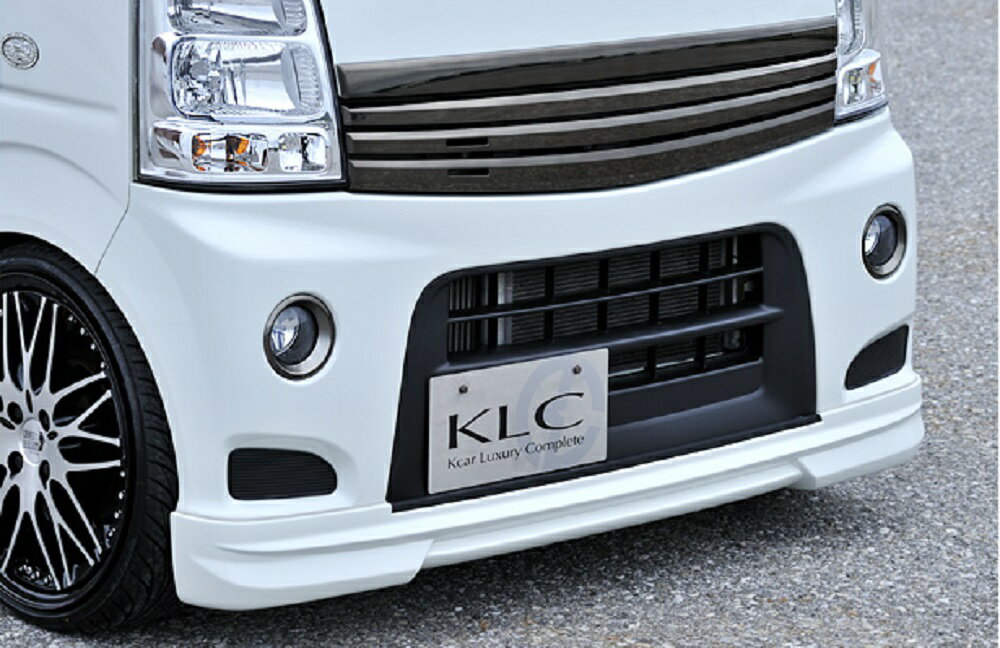 【メーカー名】KLC/ケイエルシーPremium STANDARDMODEL V3/プレミアムスタンダードモデル【適合車種】スズキ　エブリィ エブリー エヴリィ 【年式/型式】DA64W/MC後【商品名】3点キット【セット内容】フロントハーフスポイラー サイドステップ リアハーフスポイラー【塗装/未塗装】未塗装【カラー】-【素材】FRP【特記事項】リフレクター(左右)付属。※純正マフラーの排気が、スポイラーにかからないように加工が必要です。【定価】121000円【納期】納期はメーカーの在庫や生産状況によって異なりますのでトラブル防止の為、必ず事前にお問い合わせ下さい。【送料/配送】■この商品の基本送料(本州、四国、九州)は【 別途見積もり 】となります。■北海道送料は【 別途見積もり 】となります。(※北海道送料が掛る場合、会計時に自動計算されませんのでご注意ください。)※沖縄県/離島は別途お見積りさせて頂きますので、ご注文前に必ず送料の確認をお願いします。