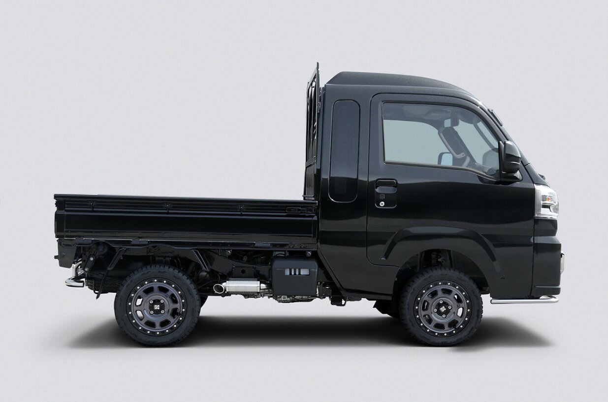 【メーカー名】TOPLINE/トップラインMETALIP/メタリップ【適合車種】ダイハツ　ハイゼット トラック【年式/型式】H26.9〜R3.11・R3.12〜MC、FMCまで ※適合についてはお問い合わせください。/500系/MC前・後全グレード(特装車は除く)　標準・ジャンボ用【商品名】サイドステップ左右 セット【セット内容】-【塗装/未塗装】-【カラー】-【素材】-【特記事項】画像はイメージですご注文後のキャンセルはお受け致し兼ねます。【注意】こちらの商品は個人のお客様でもご注文は可能ですが、法人様住所のみお届け可能です。配送先入力欄より法人様の『住所・屋号・担当者・電話番号(固定電話のみ)』をご指定ください。【定価】115500円【納期】納期はメーカーの在庫や生産状況によって異なりますのでトラブル防止の為、必ず事前にお問い合わせ下さい。【送料/配送】■この商品の基本送料(本州、四国、九州)は【 送料無料 】となります。■北海道送料は【 4400円 】となります。(※北海道送料が掛る場合、会計時に自動計算されませんのでご注意ください。)※沖縄県/離島は別途お見積りさせて頂きますので、ご注文前に必ず送料の確認をお願いします。