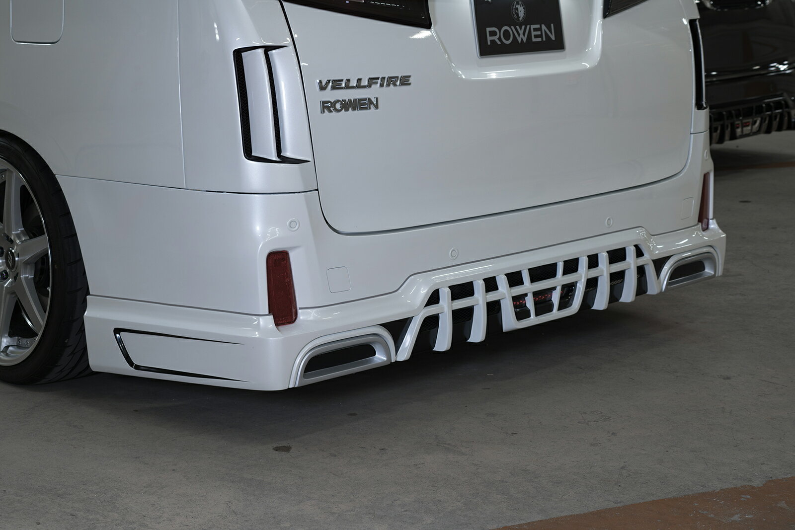 ロウェン アルファード 30系 AGH3#W GGH3#W AYH30W 後期 S マフラーアタッチメント FRP 塗り分け塗装 1T018P00## ARMOR アルモア ROWEN 配送先条件有り