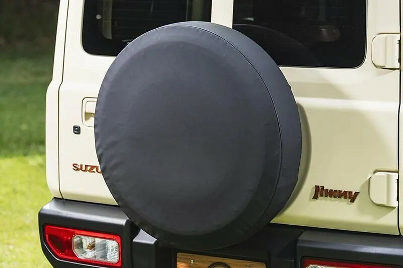 【メーカー名】COWBOY/カウボーイ【適合車種】スズキ　ジムニー【年式/型式】JB23W/全グレード対応【商品名】スペアタイヤカバー【セット内容】-【塗装/未塗装】-【カラー】"MUJI" BK (ブラックパイピング)【素材】-【特記事項】-【定価】4400円【納期】納期はメーカーの在庫や生産状況によって異なりますのでトラブル防止の為、必ず事前にお問い合わせ下さい。【送料/配送】■この商品の基本送料(本州、四国、九州)は【 送料無料 】となります。■北海道送料は【 送料無料 】となります。(※北海道送料が掛る場合、会計時に自動計算されませんのでご注意ください。)※沖縄県/離島は別途お見積りさせて頂きますので、ご注文前に必ず送料の確認をお願いします。