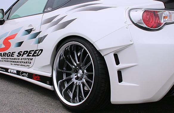 【メーカー名】CHARGE SPEED/チャージスピード撃速CHARGESPEED WIDE BODY KIT/撃速チャージスピード【適合車種】トヨタ　86 ハチロク【年式/型式】2012.04〜2016.06/ZN6/前期 中期【商品名】リアワイドブリスターフェンダー 片側30mmワイド TYPE-1 タイプ1【セット内容】-【塗装/未塗装】未塗装【カラー】-【素材】FRP【特記事項】※チャージスピードバンパー TYPE-1専用です。※掲載画像にはFRP製とカーボン製で同一の画像を使用している場合がございますので購入時にご注意頂ますようお願い致します。【注意】こちらの商品は個人のお客様でもご注文は可能ですが、法人様住所のみお届け可能です。配送先入力欄より法人様の『住所・屋号・担当者・電話番号(固定電話のみ)』をご指定ください。【定価】69300円【納期】納期はメーカーの在庫や生産状況によって異なりますのでトラブル防止の為、必ず事前にお問い合わせ下さい。【送料/配送】■この商品の基本送料(本州、四国、九州)は【 送料無料 】となります。■北海道送料は【 2200円 】となります。(※北海道送料が掛る場合、会計時に自動計算されませんのでご注意ください。)※沖縄県/離島は別途お見積りさせて頂きますので、ご注文前に必ず送料の確認をお願いします。