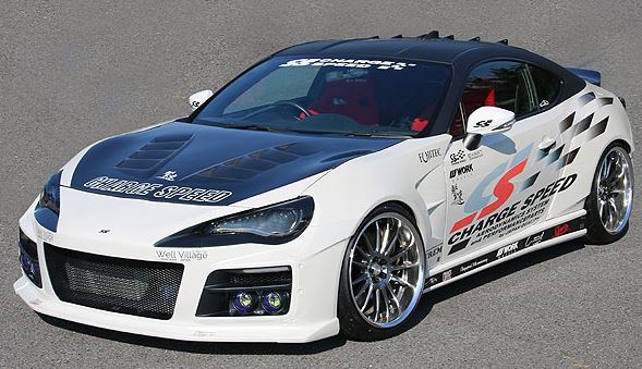 【メーカー名】CHARGE SPEED/チャージスピード撃速CHARGESPEED WIDE BODY KIT/撃速チャージスピード【適合車種】トヨタ　86【年式/型式】2012.4〜2016.6/ZN6/前期 中期【商品名】5点セット TYPE-3 タイプ3【セット内容】フロント・サイド・リア,フロントブリスターフェンダー・リアブリスターフェンダー【塗装/未塗装】未塗装【カラー】-【素材】FRP【特記事項】※フォグランプ（純正サイズ 丸型90パイ）が4個、リレーハーネス、スイッチが別途必要になります。※ LEDウインカー付ドアミラーに変更していただくか、別の位置に新たにサイドマーカーを取付ける必要があります。※掲載画像にはFRP製とカーボン製で同一の画像を使用している場合がございますので購入時にご注意頂ますようお願い致します。【注意】こちらの商品は個人のお客様でもご注文は可能ですが、法人様住所のみお届け可能です。配送先入力欄より法人『住所・屋号・電話番号(固定電話のみ)』をご指定ください。【定価】363000円【納期】納期はメーカーの在庫や生産状況によって異なりますのでトラブル防止の為、必ず事前にお問い合わせ下さい。【送料/配送】■この商品の基本送料(本州、四国、九州)は【 送料無料 】となります。■北海道送料は【 1100円 】となります。(※北海道送料が掛る場合、会計時に自動計算されませんのでご注意ください。)※沖縄県/離島は別途お見積りさせて頂きますので、ご注文前に必ず送料の確認をお願いします。