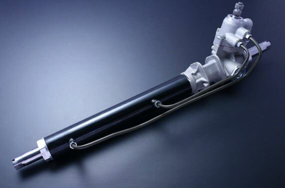 【メーカー名】D-MAX/ディーマックス【適合車種】日産　シルビア【年式/型式】S14 S15/【商品名】パワーステアリングラック【セット内容】-【塗装/未塗装】-【カラー】-【素材】-【特記事項】※(R)PS13は取付可能ですが、オイルラインの配管の角度とマウントブッシュが違います。DMRA1000SRT1【定価】39050円【納期】納期はメーカーの在庫や生産状況によって異なりますのでトラブル防止の為、必ず事前にお問い合わせ下さい。【送料/配送】■この商品の基本送料(本州、四国、九州)は【 送料無料 】となります。■北海道送料は【 1100円 】となります。(※北海道送料が掛る場合、会計時に自動計算されませんのでご注意ください。)※沖縄県/離島は別途お見積りさせて頂きますので、ご注文前に必ず送料の確認をお願いします。