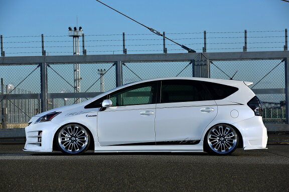 クール レーシング プリウスα 40系 前期 サイドステップ SG ストロンググレード FRP 塗装済 KUHL RACING 40R-SS