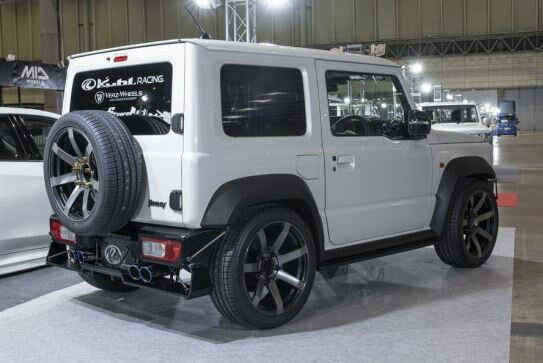 Rakuten - クール レーシング ジムニー JB64W リアフローティングディフューザー TYPE1 FRPストロンググレード 未塗装 KUHL RACING 64R-GT