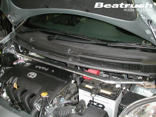 レイル ヴィッツ NCP91 フロント ストラットタワーバー シャフト: アルミオーバルパイプ、ポリッシュ仕上げ ブラケット: スチール製、ゴールド塗装 S81014-FTA LAILE Beatrush ビートラッシュ
