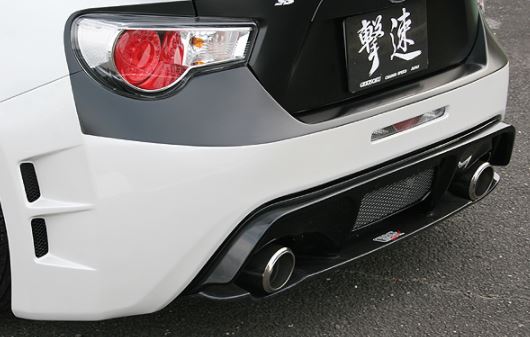 【メーカー名】CHARGE SPEED/チャージスピード撃速CHARGE SPEED/撃速チャージスピード【適合車種】トヨタ　86 ハチロク【年式/型式】2012.04〜2016.06/ZN6/前期 中期【商品名】リアバンパー TYPE-1 タイプ1【セット内容】-【塗装/未塗装】未塗装【カラー】-【素材】FRP【特記事項】※当社リアバンパーはデザイン構造上バックランプ位置を移動していますので国内仕様車は問題ありませんが海外仕様車は国内仕様車とインナーホースメント形状が違う為、インナーホースメントを取り外して当社リアバンパーを装着して頂く必要があります。国内仕様（幅970mm　高さ90mm）。※掲載画像にはFRP製とカーボン製で同一の画像を使用している場合がございますので購入時にご注意頂ますようお願い致します。【注意】こちらの商品は個人のお客様でもご注文は可能ですが、法人様住所のみお届け可能です。配送先入力欄より法人様の『住所・屋号・担当者・電話番号(固定電話のみ)』をご指定ください。【定価】82500円【納期】納期はメーカーの在庫や生産状況によって異なりますのでトラブル防止の為、必ず事前にお問い合わせ下さい。【送料/配送】■この商品の基本送料(本州、四国、九州)は【 送料無料 】となります。■北海道送料は【 2200円 】となります。(※北海道送料が掛る場合、会計時に自動計算されませんのでご注意ください。)※沖縄県/離島は別途お見積りさせて頂きますので、ご注文前に必ず送料の確認をお願いします。