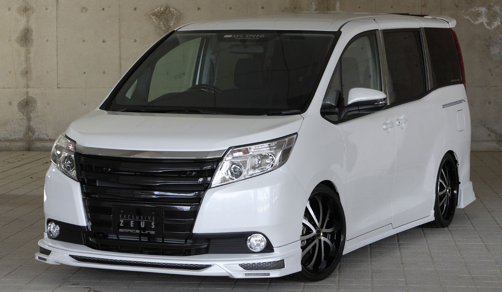 【メーカー名】M'z SPEED/エムズスピードGRACE LINE/グレースライン【適合車種】トヨタ　ノア【年式/型式】2014.01〜/80系/G X XV【商品名】フロントハーフスポイラー【セット内容】LEDデイライトホワイト(ロング)付属【塗装/未塗装】塗装済【カラー】070：ホワイトパールクリスタルシャイン/202：ブラック【素材】-【特記事項】フロント純正バンパー中央下部：前後方向(mm)+45、下方向(mm)+35、ホイールハウス側バンパー底部より：下方向(mm)+10、サイドジャッキアップポイント：下方向(mm)0、リア純正バンパー中央下部：前後方向(mm)+35、下方向(mm)+35、リアウイング：リアゲートより下方向+140。※数値は車軸により異なる場合があります。【注意】配送先が法人様の場合表示の送料でご購入頂けます。配送先入力欄より法人『住所・屋号・担当者・電話番号(固定電話のみ)』をご指定ください。なお、西濃運輸の営業所止めの対応は可能となりますので、ご希望の際は最寄りの営業所を配送先入力欄よりご指定ください。個人宅様配送は6600円追加となりますのでご注意ください。3173-1212【定価】87780円【納期】納期はメーカーの在庫や生産状況によって異なりますのでトラブル防止の為、必ず事前にお問い合わせ下さい。【送料/配送】■この商品の基本送料(本州、四国、九州)は【 送料無料、個人宅様配送は6600円追加 】となります。■北海道送料は【 1100円、個人宅様配送は6600円追加 】となります。(※北海道送料が掛る場合、会計時に自動計算されませんのでご注意ください。)※沖縄県/離島は別途お見積りさせて頂きますので、ご注文前に必ず送料の確認をお願いします。