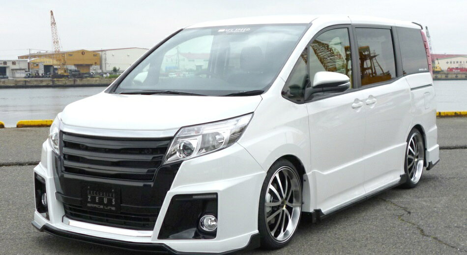 【メーカー名】M'z SPEED/エムズスピードGRACE LINE/グレースライン【適合車種】トヨタ　ノア【年式/型式】2014/1〜2017/7/ZRR80/Si S【商品名】サイドステップ【セット内容】-【塗装/未塗装】未塗装【カラー】-【素材】-【特記事項】G・X除く。製品に付属するネット色は、ブラックになります。（フロントグリルはアルミ地になります。デモカーは黒に塗装しています。）。サイドジャッキアップポイント：下方向+20(mm)。※画像は2色塗り分けです。。【注意】配送先が法人様の場合表示の送料でご購入頂けます。配送先入力欄より法人『住所・屋号・担当者・電話番号(固定電話のみ)』をご指定ください。なお、西濃運輸の営業所止めの対応は可能となりますので、ご希望の際は最寄りの営業所を配送先入力欄よりご指定ください。個人宅様配送は6600円追加となりますのでご注意ください。3173-2111【定価】84700円【納期】納期はメーカーの在庫や生産状況によって異なりますのでトラブル防止の為、必ず事前にお問い合わせ下さい。【送料/配送】■この商品の基本送料(本州、四国、九州)は【 送料無料、個人宅様配送は6600円追加 】となります。■北海道送料は【 1100円、個人宅様配送は6600円追加 】となります。(※北海道送料が掛る場合、会計時に自動計算されませんのでご注意ください。)※沖縄県/離島は別途お見積りさせて頂きますので、ご注文前に必ず送料の確認をお願いします。