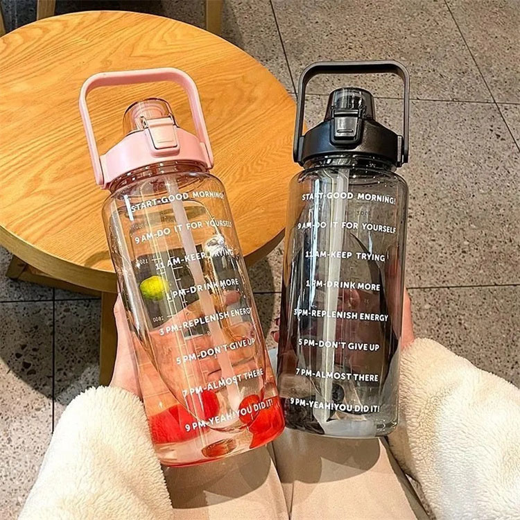 Rakuten - 【マラソン限定】ポイント5倍！水筒2リットルウォーターボトル2Lウォーターボトル目盛り水筒2リットルストロー付きタイムマーカー携帯便利漏れ防止洗いや