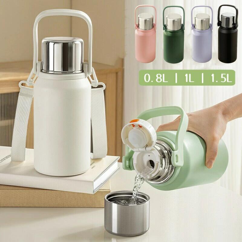 Rakuten - 【48時間限定】10%OFF！4/30スタート！水筒 大容量 キッズ 保温 コップ付き 大人 茶こし付き 持ち手 保冷 軽い ステンレス ショルダー付き マグボトル 真空断熱 800ml ボトル 長時間保温保冷 漏れ防止 スポーツ アウトドア 通勤 通学