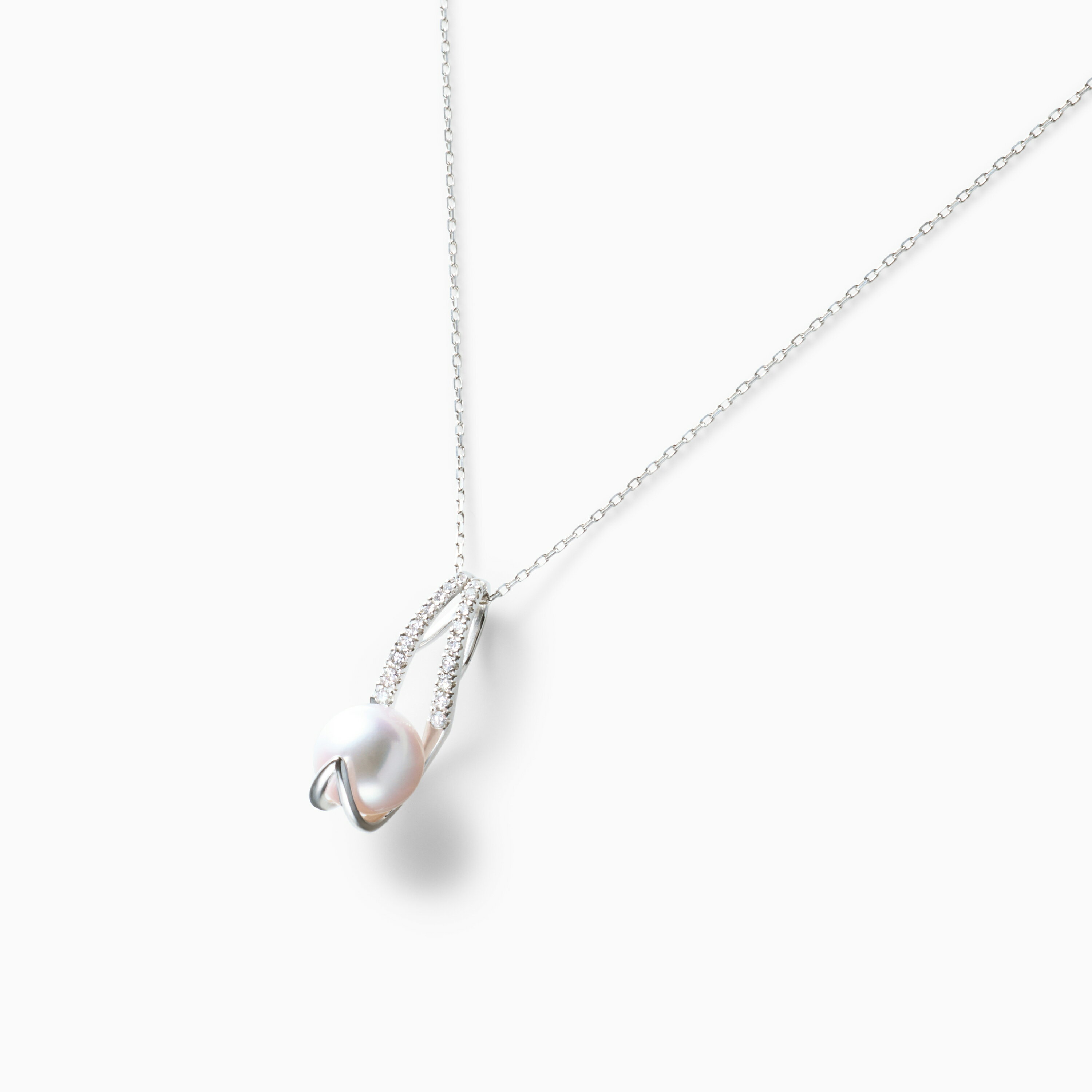 Rakuten - 《真珠大卸からの直販》■テリ評価100点満点・K18WG・0.11ct■越物花珠真珠8.5mmUPペンダント【送料無料】