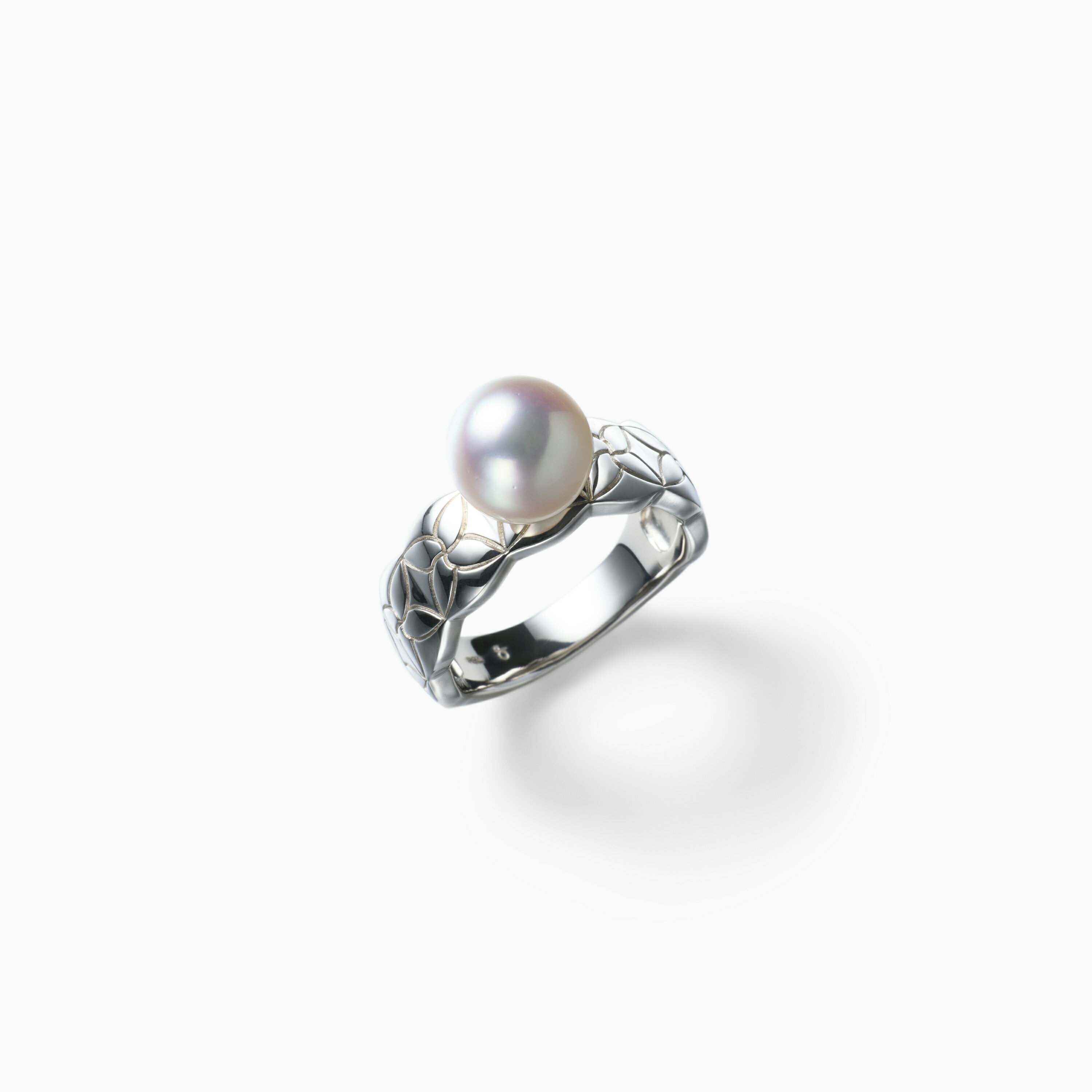 Rakuten - 《真珠大卸からの直販》■テリ評価100点満点・最高評価の美しさと枠幅・重厚感を重視したワイドリング■越物花珠真珠PT900製リング[純白ホワイト系ピンクグリーン]8.5mmUP【送料無料】