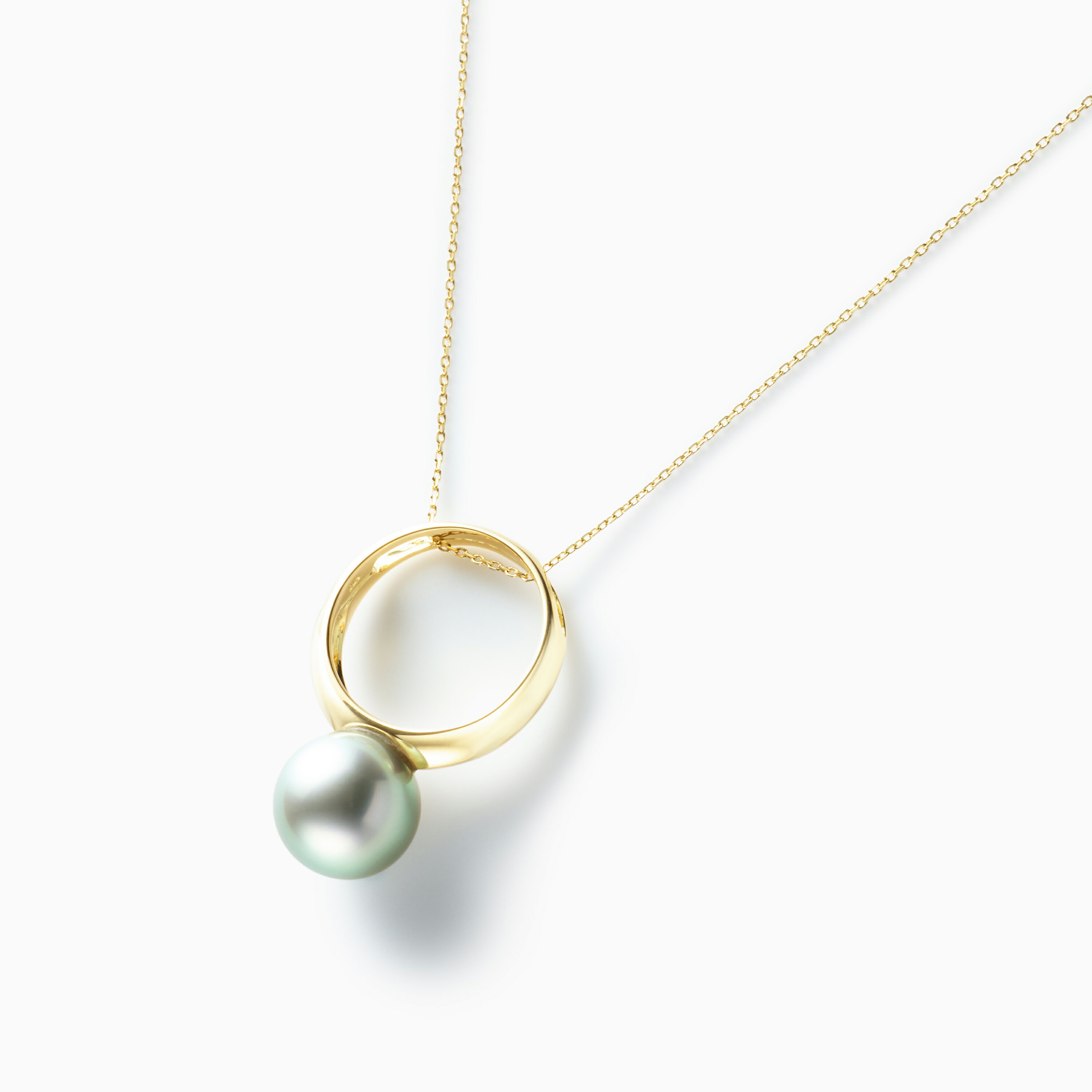 Rakuten - 《真珠大卸からの直販》■テリ評価95点・完全無キズの超希少品■リキテア産プレミアムピーコック黒蝶真珠エメラルドグリーン系リングペンダント 11.0mmUP / K18YG製【送料無料】