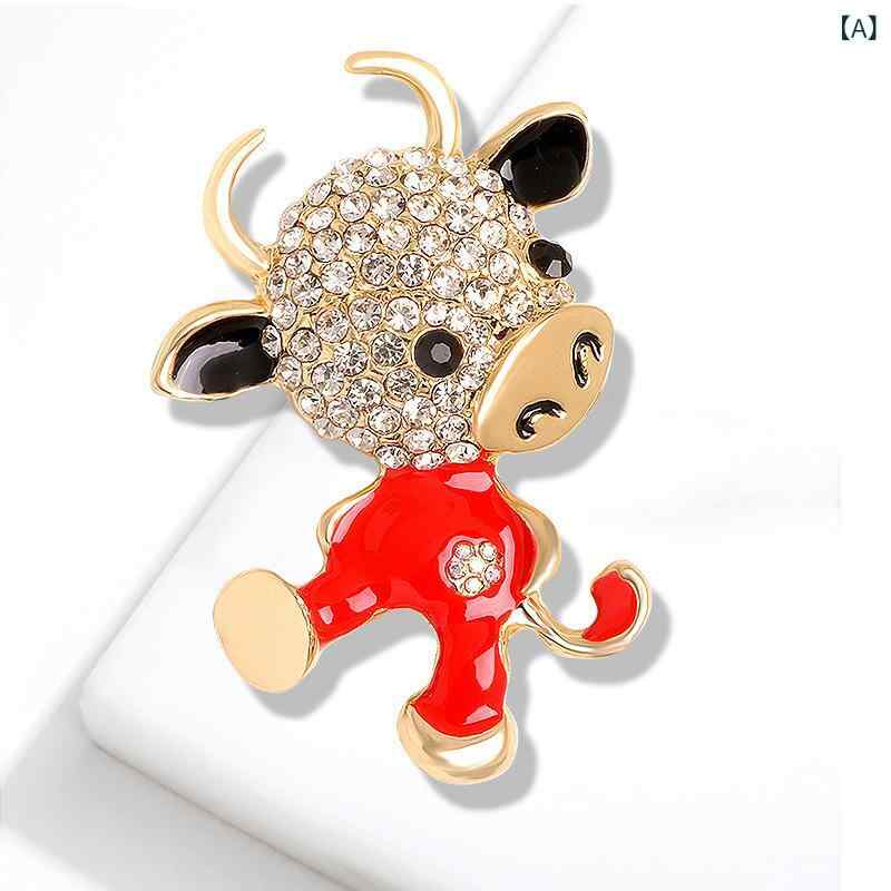 ブローチ かわいい 牛 モチーフ カートゥーン 子牛 ラインストーン ジルコニア 埋め込み 輝き 胸花 ピン コート ボタン アクセサリー 胸元 装飾 ファッション