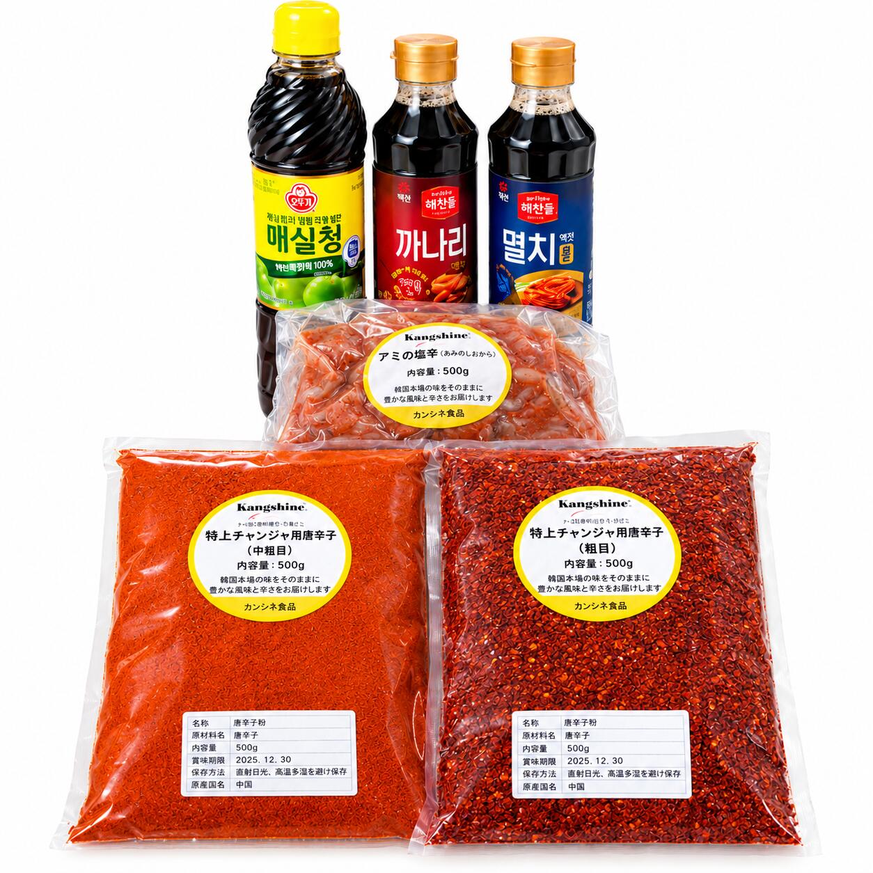 韓国キムチ漬け調味料発酵だれ6点セット（イワシエキス400ml、いかなご400ml、梅エキス660ml、キムチ用唐辛子500g、調味用唐辛子500g、あみの塩辛500g）は、家庭用から業務用まで幅広く対応する本格的な旨辛発酵調味料です。このセットは、キムチ作りをより美味しく、そして簡単にするために設計されています。旨辛と発酵の深いコクが特徴で、キムチに豊かな風味を加えます。発酵のプロセスを通じて、素材の味を引き立て、家庭で手軽に本格的な韓国キムチの味わいを楽しむことができます。料理の幅を広げたい方や、手軽に本格的な味を追求したい方に最適です。発酵の旨みがしっかり。毎日の料理に使える本格キムチだれセット。