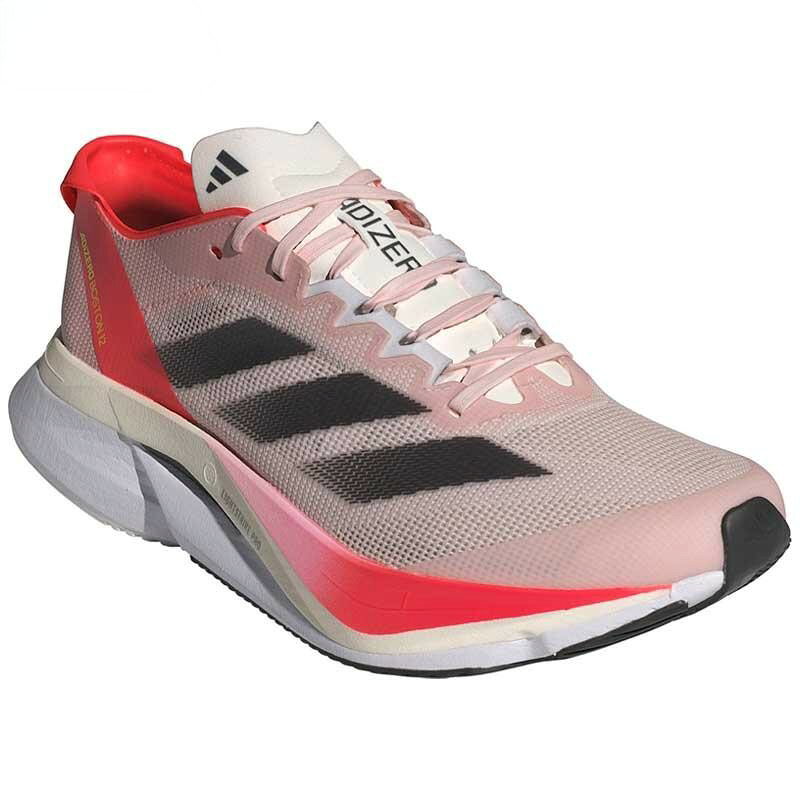 アディダス アディゼロ ボストン 12 / ADIZERO BOSTON 12 レディース ランニングシューズ IF9218 サンディーピンク/オーロラメタリック/ソーラーレッド レギュラーフィット ロードレース アップシューズ 部活 ジョギング レーシング トレーニング 中距離 長距離 ハイブリッドトレーニングからランニングまで、あらゆるパフォーマンスを引き出すモデル。BOSTON 13よりもかかと部などアッパーが薄くよりレーシング系の作り。 商品情報■品番：IF9218■品名：ADIZERO BOSTON 12■カラー：サンディーピンク/オーロラメタリック/ソーラーレッド■生産国：ベトナム■幅/ラスト：レギュラーフィット■シューレースクロージャー■軽量メッシュアッパー■テキスタイルライニング■ランニング時のエネルギーロスを低減するENERGYRODS 2.0を搭載■Lightstrike Proクッショニング■重量：227 g（24 cm片足重量）■ミッドソールドロップ：8.5 mm（ヒール：39.5 mm / 前足部：31 mm）■Continentalラバーアウトソール■アッパーには、リサイクル素材を50％以上使用ボストンマラソンは、数多あるレースの一つ。でもそれはランナーにとってはこのためにトレーニングプランを組むほど大きな目標であり、大会当日を迎えるまで頭から離れない大事なイベント。アディゼロボストン 12は、中距離から長距離のランニングに対応するよう設計されたシューズ。グラスファイバーを用いたENERGYRODS 2.0が生み出す推進力は、レース当日のような走りの感覚をトレーニングにもたらし、足裏のエネルギーロスを軽減する。スピードはもちろん、耐久性にも妥協は一切なし。ミッドソールは驚くほど軽いLIGHTSTRIKE PROクッショニングと、耐久性に優れたLIGHTSTRIKE 2.0 EVAを組み合わせている。※お使いのモニターの発色により実際の商品カラーと異なる場合があります。※ネットショップの在庫は実店舗と共有しております。店頭在庫完売の場合はただちにネットショップの在庫を消し込みしておりますが、手作業のため、ご注文のタイミングによりご注文をキャンセルさせていただく場合もございます。誠に恐れ入りますが、あらかじめご了承お願いいたします。 5