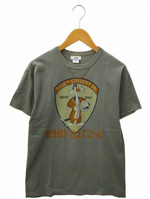 トイズマッコイ TOYS McCOY MILITARY TEE WARNER BROS. "3526th STUDENT SQ." クルーネック シルベスター プリント 半袖 Tシャツ カットソー M KHAKI(カーキ) メンズ  240430