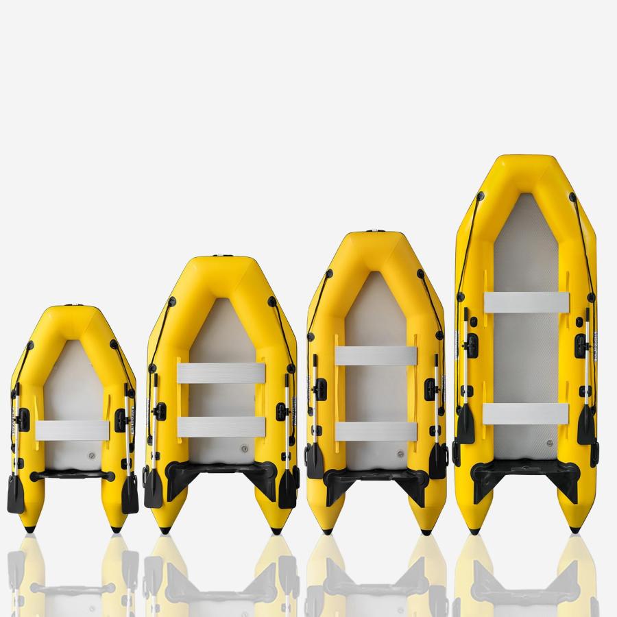 【ゴムボート仕様】サイズ：230x133cm/280x150cm /330x150cm/380x150cm 、ご購入前にサイズのご確認は商品の画像で詳細サイズ表をご参照くださいませ。セット内容：商品の画像をご参照ください。【高品質の素材】インフレータブルボートは、高品質で丈夫なPVC素材で作られており、壁の厚さは約0.9mmです。ボートは引き裂きや摩耗に強くて強度が高く、損傷しにくいので、お子供様と一緒に水遊びを楽しんいただけます。独立4気室で、破れでも安全確保できます。【インフレータブルボート】ボートはダブルバルブ設計を特徴としており、迅速なインフレーションとデフレーションに適しています。ポンプで簡単に空気を注入し、ボードを順調にプレーできると同時に、安全性、耐久性が優れ、長時間使用しても大丈夫です。番号順に膨らませてください。膨らみすぎないようにしてください。【様々なシーンで大活躍】このボートは釣りやレジャーに最適で、家族の夏の水上スポーツにぴったりです。湖、海、川、プール、屋外漂流でもたらす楽しみを満喫できます。この船は空気入れデザインを採用し、折り畳みや