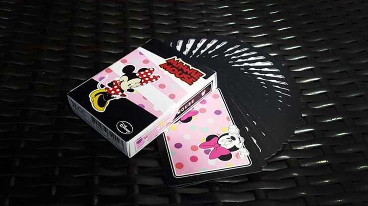 商品説明 商品名 ディズニー　ミニーマウス　トランプ　プレイングカード　Disney Minnie Mouse Playing Cards　日時指定不可 仕様 カードサイズ：88×63mm（ポーカーサイズ） 素材／材質 材質：紙 ご注意事項 モニターの発色の具合によって実際のものと色が異なる場合がございます。ご了承ください。 その他 台湾製。