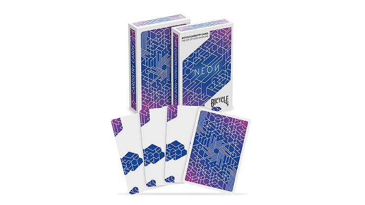 商品説明 商品名 バイスクル　カーディストリー向けカード　ネオン　ブルー　Bicycle CARDISTRY CARDS NEON 　米国製　日時指定不可 仕様 カードサイズ：88×63mm（ポーカーサイズ） 素材／材質 材質：紙（エアクッションフィニッシュ） ご注意事項 バイスクルのカーディストリー向けデック。トランプではありません。 モニターの発色の具合によって実際のものと色が異なる場合がございます。ご了承ください。 その他 米国製。