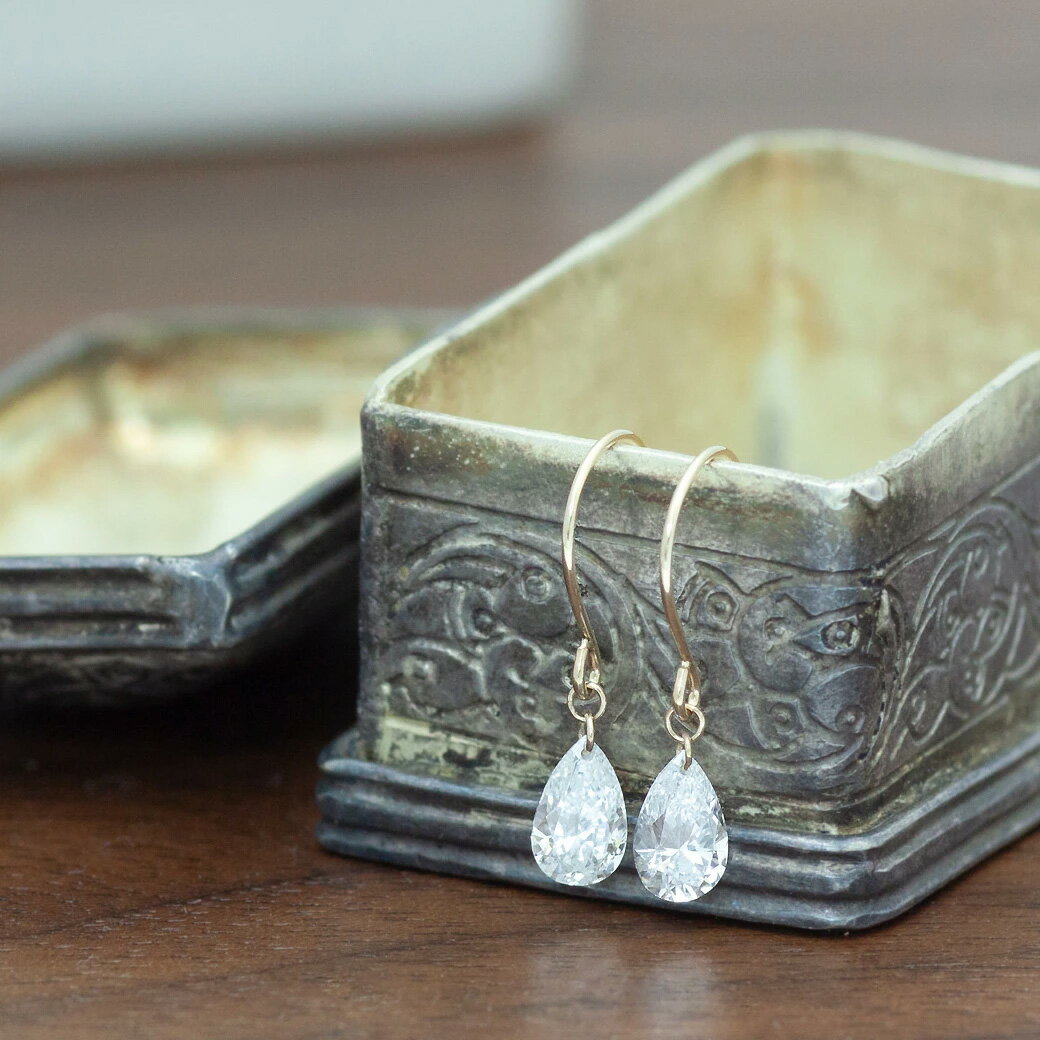 Rakuten - 【ALTRO アルトロ】 Liorリオール ラボグロウンダイヤモンド K10 ペアシェイプ 一粒 ピアス 0.3ct/0.3ct レーザーホール フックピアス 合成ダイヤモンド ハイグレード 高品質 金 イエロー K10YG ジュエリー アニバーサリー 送料無料