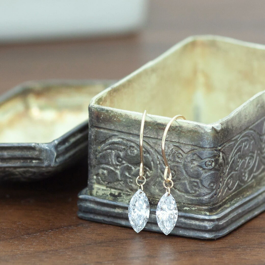 Rakuten - 【ALTRO アルトロ】 Liorリオール ラボグロウンダイヤモンド K10 マーキス 一粒 ピアス 0.3ct/0.3ct レーザーホール フックピアス 合成ダイヤモンド ハイグレード 高品質 金 イエロー K10YG ジュエリー アニバーサリー 送料無料