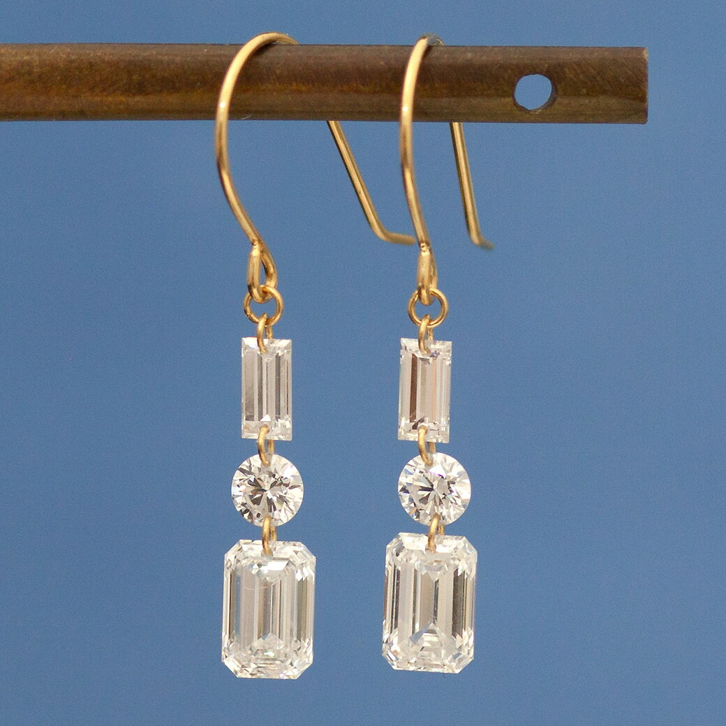 Rakuten - 【ALTRO アルトロ】Lior リオール K18 ラボグロウン ダイヤモンド シャンデリアピアス 0.7ct/0.7ct Total 1.4ct エメラルドカット バケット ラウンド レーザーホール フックピアス 合成ダイヤモンド ハイグレード 高品質 金 イエロー K18YG ジュエリー アニバーサリー