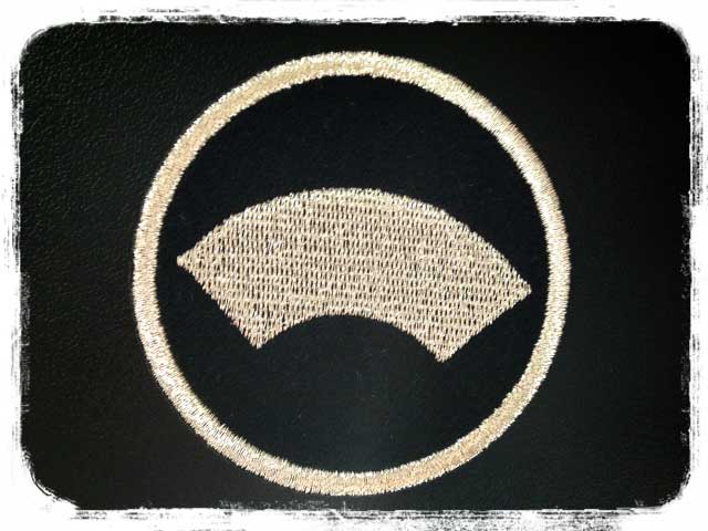 家紋ワッペン「中輪に地紙」【ネコポスOK】【アイロン接着】【和柄】【刺繍】【オーダー】