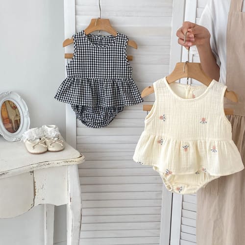子ども服 女の子 ベビー 夏服 セットアップ ノースリーブ 肩出し ギンガムチェック 花柄 刺繍 フリル ペプラム おしゃれ かわいい 上下