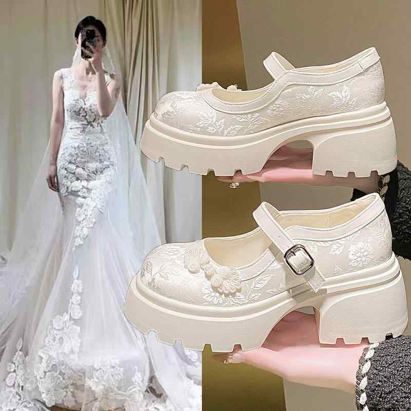 楽天SK-SHOPSウェディングシューズ チャイナ風 花柄 レース 白 ローファー パンプス 厚底 チャンキーヒール レトロ 可愛い レザー シューズ レディース ホワイト ボタニカル 刺繍 花嫁 結婚式 ブライダル 白シューズ 個性的 5cm 身長アップ 太ヒール 挙式