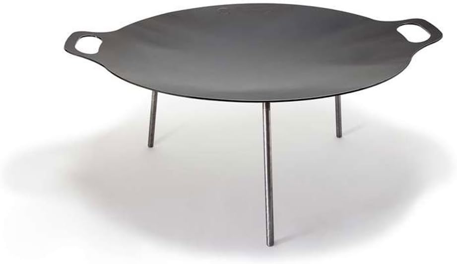 【ファイヤーボウル】 食材を焼くための鉄板として、または焚き火をする際の焚き火台としてなど、1台で2種類の使い方ができるファイヤーボウル。 3本の脚は取り外しが可能なので、持ち運びも容易です。 【キャリングケース】 ファイヤーボウルを運ぶためのケースです。 蓋の部分にはファイヤーボウルの3本の脚を入れられるポケットがあります。