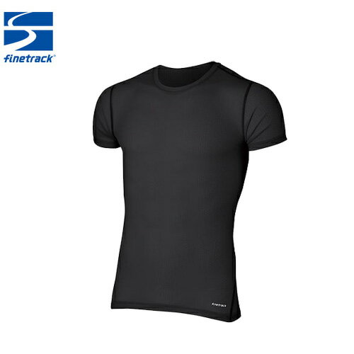 ■商品情報■ 吸汗速乾ウエアの下に着て、汗冷えや汗のベタつきを軽減するための肌着・ドライレイヤーの定番シリーズです。さらに抗菌防臭性も付与し、アウトドアフィールドで遊ぶすべての方におすすめの一枚です。適度な保温力と汗抜けスピードのバランスに優れ、季節を選ばない汎用性の高さが特長。伸びの良い柔らかなメッシュ生地が、身体の動きに追従し、ストレスフリーな柔らかい着心地を実現しました。・150洗80点の優れた耐久撥水性・抗菌防臭・立体デザインのトルネードスリーブ・肌に優しい縫製仕様※ドライレイヤーは吸汗速乾ウエアとの重ね着で効果を発揮します。　肌に直接ご着用いただき、その上に吸汗速乾ウエアをレイヤリングしてください。※軽さと機能を両立させるために繊細なニット生地を採用しています。　繰り返しの摩擦や面ファスナー、枝などの引っかけ、硬い物との接触により、　生地に損傷が生じる恐れがあります。　また、ニット生地は繰り返しの使用や洗濯によって縮みやすい特性があり、　特にタンブラー乾燥は大幅な縮みが発生するので絶対に避けて下さい。色違いは＜コチラ＞ 【ご注文前にご確認ください】 ※在庫には店頭展示品も含まれております。 ※擦れや箱の潰れが見られる場合がございますので、状態の確認をご希望の方はお問い合わせください。 ※店頭・他ネットモールと共有在庫のため、ご注文のタイミングにより完売している場合がございます。 ※当社運営店舗間にて同商品を複数ご注文いただいた際、キャンセルにてご対応させていただく場合がございます。 ※使用済み、タグ紛失商品の返品交換はお受け致しかねます。（パドルクラブ） メーカー希望小売価格はメーカー商品タグに基づいて掲載しています。