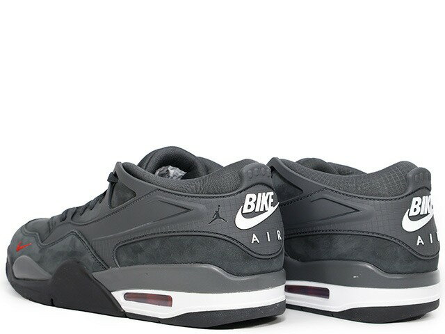 【 NIKE KYRIE 4 EP 'BLACKOUT' / BLACK BLACK 】 カイリー 黒色 ブラック スニーカー メンズ ナイキ