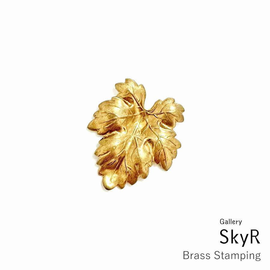 サイズ約2.3×2センチ(厚さ 約2ミリ)素材ブラス(真鍮)ご購入上のご注意生産過程において生じる、歪み・色ムラなどがある場合がございます。返品・交換は出来かねますので、予めご了承の上ご購入ください。【普通郵便】全品送料無料東北・東京23区＝発送日から約2営業日で配達 その他の地域＝発送日から約3営業日で配達 ※ 盗難・紛失時の補償がございません ※ 追跡サービスがございません【特定記録郵便】210円東北・東京23区＝発送日から約1営業日で配達 その他の地域＝発送日から約2営業日で配達 ※ 3,980円以上ご購入で送料無料 ※ 追跡サービスがあります ※ 郵便受けへの配達です【レターパックライト】430円東北・東京23区＝発送日の翌日配達 その他の地域＝発送日の翌日～翌々日配達 ※ 3,980円以上ご購入で送料無料 ※ 追跡サービスがあります ※ 郵便受けへの配達です【レターパックプラス】600円発送日の翌日配達 ※ 追跡サービスがあります ※ 対面配達です【ゆうパック】1200円発送日の翌日～翌々日配達 ※ 追跡サービスがあります ※ 対面配達ですリーフ ブラスパーツブラス(真鍮)製です