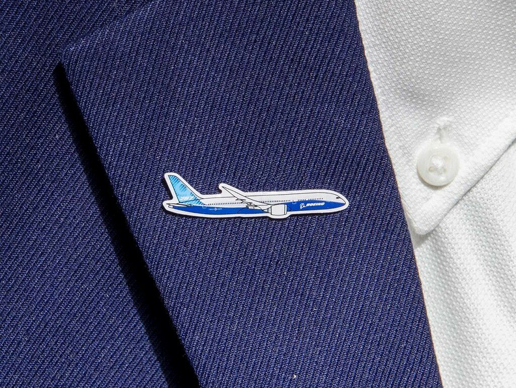 【Boeing Illustrated 787 Lapel Pin】 ボーイング ピン