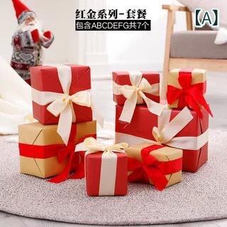 クリスマス 装飾 ギフトボックスデパートの ショーウインドーイベントシーンの 置物 箱 クリスマスツリーの 配置 ギフト ボックスの 積み重ね