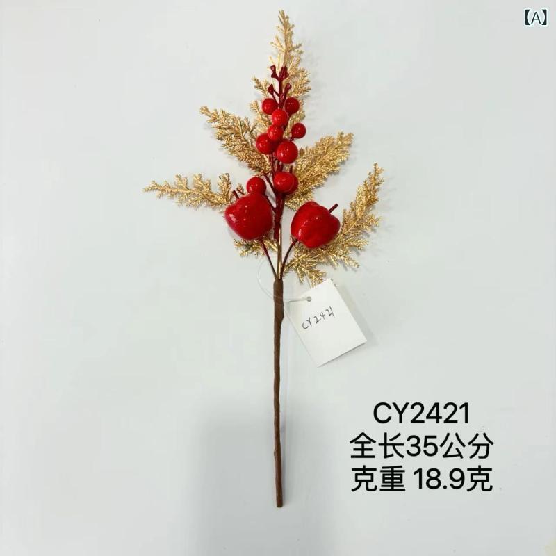 新しい クリスマスの 松の 針の 挿し木の 祝日の 装飾の 部品は 国境を 越えて 金色の 葉の 赤い 果実の 果実の 枝を シミュレーション します。