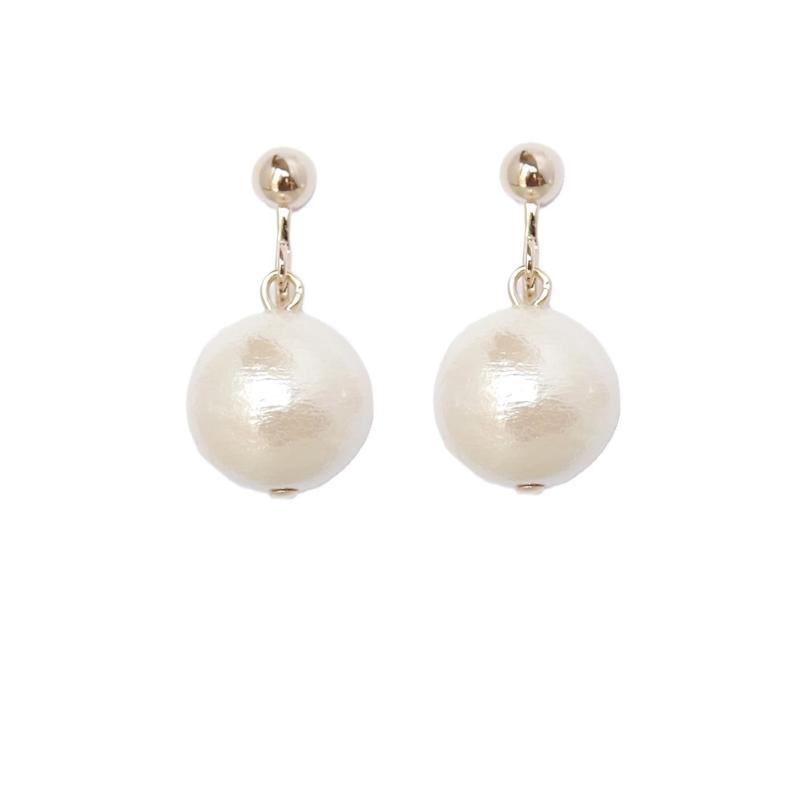 [スズメの国 装身具]イヤリング ネジバネ式 コットンパール 12mm 大粒 軽い 揺れる シンプル 日本製 結婚式 披露宴 クリスマス レディース