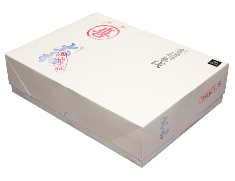 弘梅堂 書道半紙 「大和」 1000枚 練習・清書用 因州和紙半紙の裏まで墨が抜けるので、黒々とした力強い文字が書けるニジミは少なめで、初心者から上級者の方まで使える素直な運筆で、漢字の古典臨書に最適、楷書・行書・草書向き製造方法：機械漉き 因州和紙サイズ：243×334mm　入数：1000枚