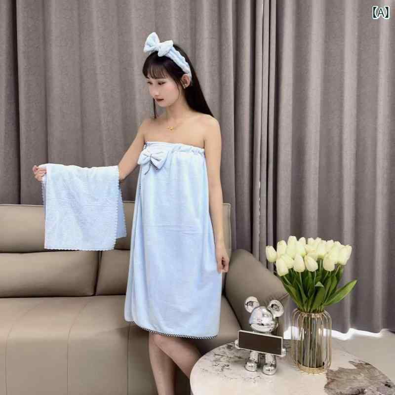 サンゴの ベルベットの スカートの 女性は バス タオルを 着る ことが できます。