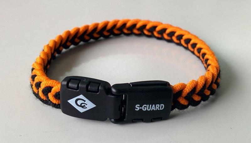 [コランコラン] Sガード フィタ Sガード fita 静電気除去 マイナスイオン 黒×橙 L（約20.5cmマイナスイオンアクセサリーに静電気除去がプラス。