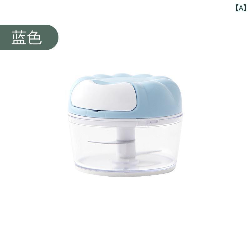 Peelers - ニンニクの 泥を いじって 手を 引いて、 家庭 用の 野菜 切り 器で ニンニクの 泥を かき混ぜます。