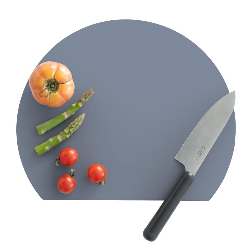 【aiji】 まな板 耐熱 エラストマー まな板 丸いまな板 かまぼこ型 まな板 食洗機対応 抗菌 軽量 薄型 広く使える ノンスリップ カッティングボード 両面利用可能 新居祝い アウトドア