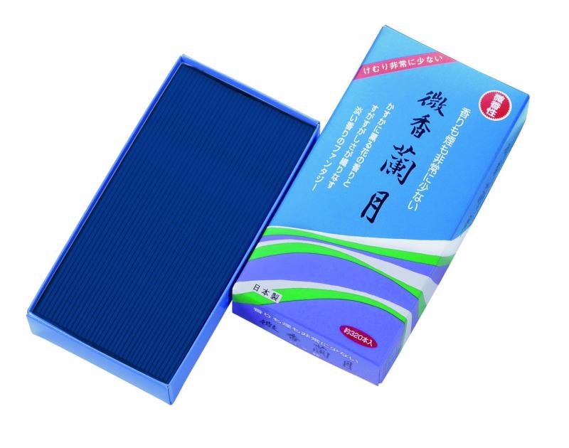 孔官堂のお線香 微香蘭月 バラ詰 約320本 #E-432<b>原産国 :</b> 日本<b>内容量 :</b> 約320本<b>商品サイズ (幅X奥行X高さ) :</b> 82×35×160<b>質量 :</b> 180