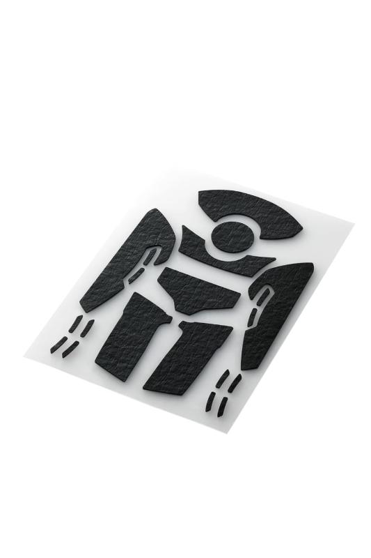 エレコム V custom マウスグリップ グリップテープ ゲーミングマウス Viper Ultimate 専用 アンチスリップ 滑り止め 極薄シート 0.6mm ブラック GWVG600RVUBK“ELECOM GAMING V custom”は、プロからエントリーまで、勝ちにこだわるすべてのプレイヤーの皆様と向き合い、数値性能だけでなく、感覚的な使い心地を大切に作り込んだ、一人ひとりにぴったりハマる“勝てるデバイス”をお届けする、エレコムの新しいハイクラス・ゲーミングデバイスシリーズです。FPS・TPSゲームの繊細なマウス操作をサポート安定したエイム(照準合わせ)を実現し、勝利に導くゲーミングマウスのViper Ultimate用グリップテープです。汗によるマウスの操作ミスや握り直しを軽減。マウス操作を安定させ、ゲームに集中することでパフォーマンスを向上させます。乾いているときはもちろん、汗などで湿っているときでも高いグリップ力でいつでも快適な操作が可能です。テニスラケットなどのグリップに採用されている高機能グリップテープをベースとした、こだわりのアンチスリップ素材。過酷なeスポーツシーンでも最高のパフォーマンスをサポートします。