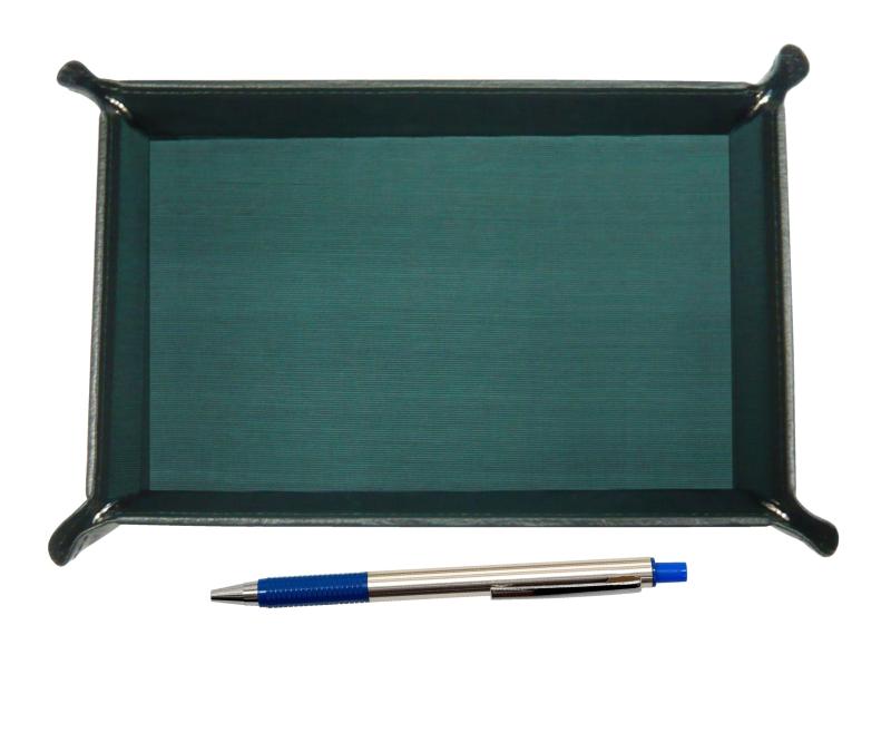 日本製モスグリーン牛革ペントレイ FB325アルミストレートノックボールペンセット 青 TRAMG-FB325-L日本製のシボ牛革ペントレイとボールペン（青グリップ）のセットペントレイ（モスグリーン） 材質：内側布貼り、外側牛革 サイズ：185mm×125mm×30mmペン 材質：アルミ サイズ:全長130mm×軸径8.5mm