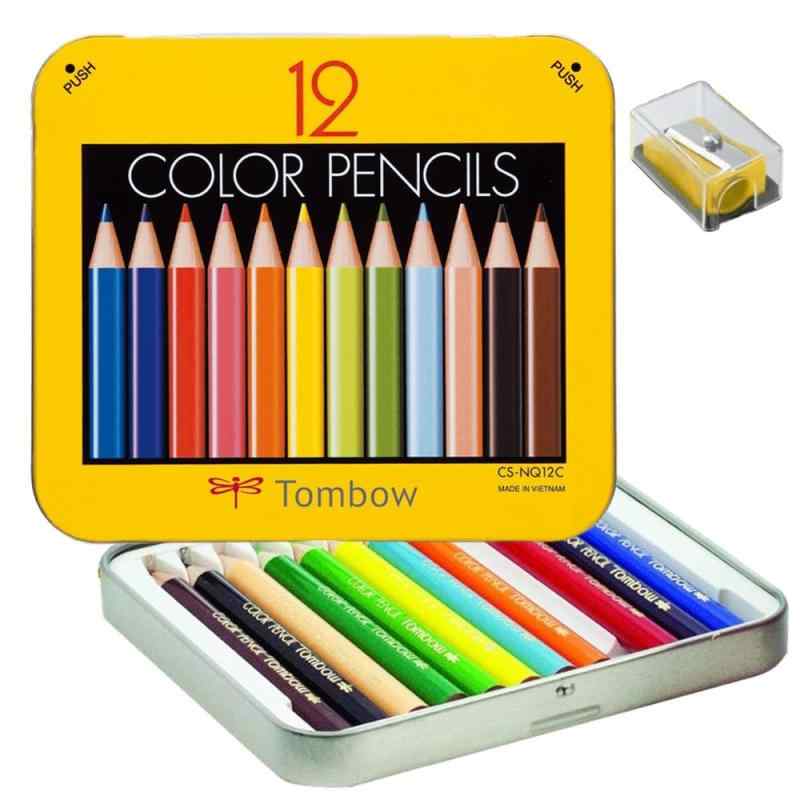 トンボ(Tombow) 鉛筆 ミニ色鉛筆 NQ 12色 削り器付き BCA-151【仕様】黄色のパッケージでおなじみの高品質のロングセラー色鉛筆／丸軸（全長82mm）／缶ケース入り／ミニ削り器付き【高品質芯】鮮やかに発色し、なめらかなタッチで紙への定着性に優れた高品質芯【12色セット】黄色・黄緑・緑・水色・青・紫・桃色・赤・橙色・薄橙・茶色・黒【用途】デザイン・設計・グラフ・事務・学習・彩色用【パッケージサイズ】幅135×厚さ17×全長145mm／重量100g