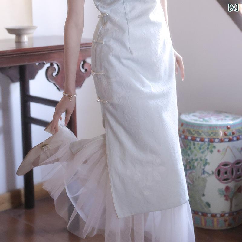 「 百 合の ペチコートの 合 集」の チャイナ ドレスの ペチコートの 中に 春 夏の 中の ペチコートを 重ねて 着て、 光の スカートの 女性を 防ぎます。