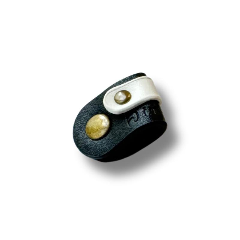 intime ケーブルホルダー コードクリップ イヤホンケーブル コード まとめる コードリール 革製 O2-CR (黒/白)